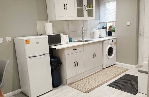 Grays Casa | Spacious Luxe Suite – New Build
