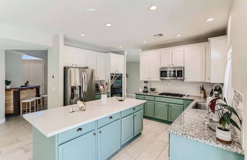Rhodes Ranch Casa | Spacious Luxury Desert Retreat with Heated Pool, Putt putt and a playground for