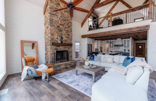 West Union Casa | Spacious Luxury Lakefront Home w/ Hottub, Outdoor Sauna, & Gym Near Clemson