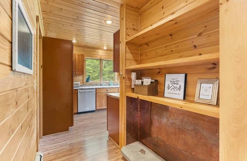 Greenwood Chalet De Esquí | Spacious Maine Mountain Escape – Sleeps 15, Hot Tub, Ping Pong & Trails
