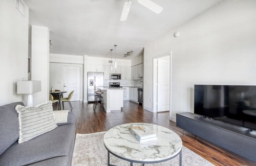 Miramar Apartamento | Spacious Miramar 2BR w/ Gym, Pool & W/D, nr WF, by Blueground