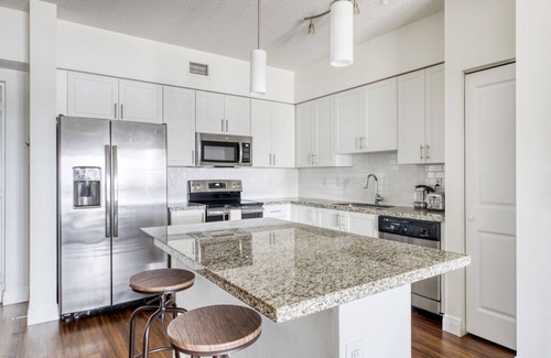 Miramar Apartamento | Spacious Miramar 2BR w/ Gym, Pool & W/D, nr WF, by Blueground