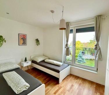 Gerasdorf bei Wien Apartamento | Spacious Modern Apartment with Free Parking