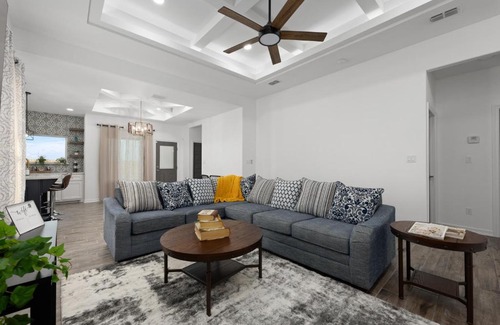 Edinburg Casa | Spacious Modern 3 Bd 2Ba House with Garage and Parking