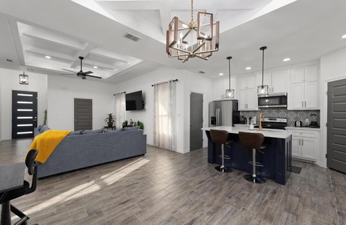 Edinburg Casa | Spacious Modern 3 Bd 2Ba House with Garage and Parking