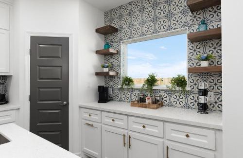 Edinburg Casa | Spacious Modern 3 Bd 2Ba House with Garage and Parking
