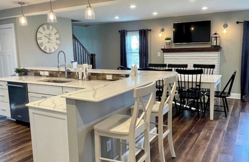 Howland Corners Casa | Spacious, Modern 4 BR/3 Bath Home