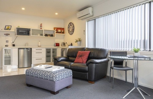 Motuoapa Apartamento | Spacious, modern apartment situated just 3 mins from Lake Taupo. Dog friendly!