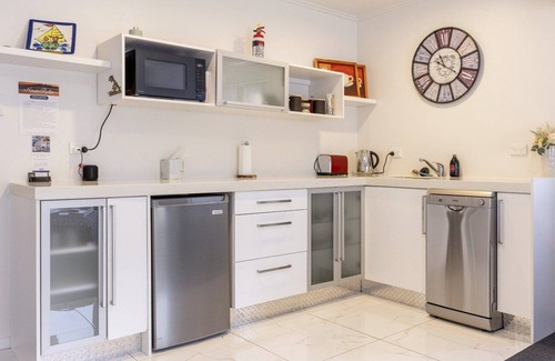 Motuoapa Apartamento | Spacious, modern apartment situated just 3 mins from Lake Taupo. Dog friendly!