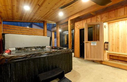 Broken Bow Casa | Spacious Modern Cabin with Basketball Court and Sauna in Broken Bow, Oklahoma