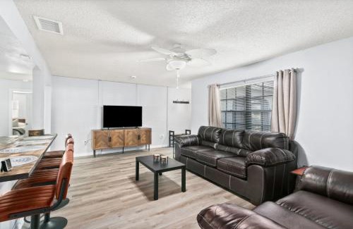 Whitfield Casa | Spacious Modern House. Private Heated Pool and Spa