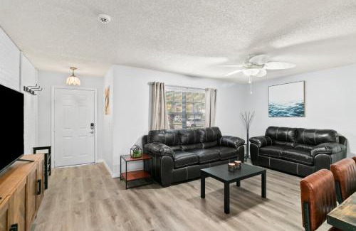 Whitfield Casa | Spacious Modern House. Private Heated Pool and Spa