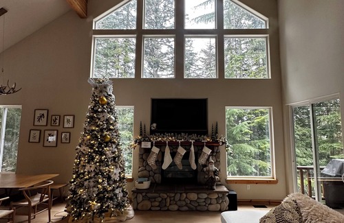 Hyak Casa | Spacious Mountain House at Summit at Snoqualmie located at end of cul-de-sac