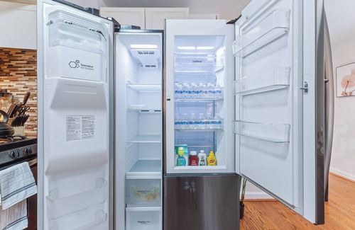 Nauck Casa | Spacious Multi-Level Getaway 10 minutes from DCA Airport and downtown Arlington