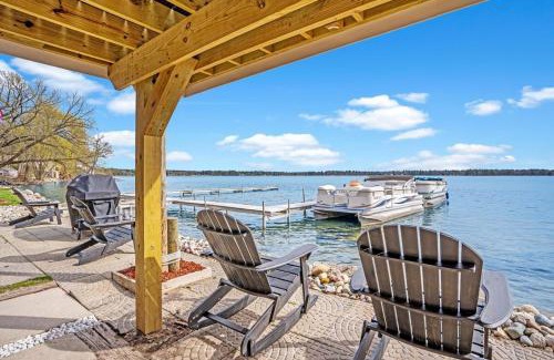 Mayfield Casa | Spacious Multi-Unit Retreat with Lakefront Views