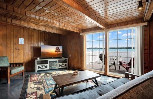 Mayfield Casa | Spacious Multi-Unit Retreat with Lakefront Views
