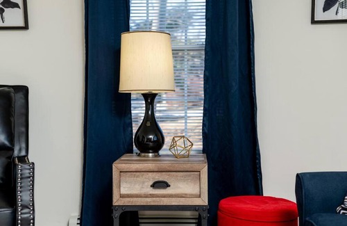 Rosemont Apartamento | Spacious & New 2 BD 3 BA High End House