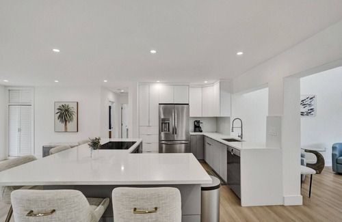 Tropic Palms Casa | Spacious New 4BR Mins to Beach