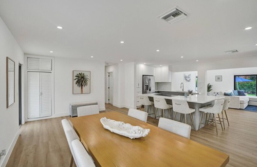 Tropic Palms Casa | Spacious New 4BR Mins to Beach