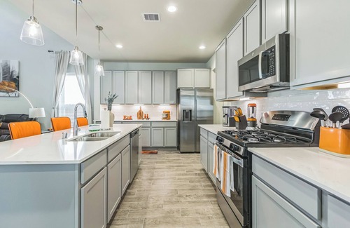 Barrett Casa | Spacious New Home, 24min from IAH airport & downtown, Game-room, North Houston