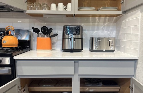 Barrett Casa | Spacious New Home, 24min from IAH airport & downtown, Game-room, North Houston