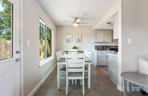 Springwoods Apartamento | Spacious, newly renovated 2Br /2.5 Ba in North Austin has it all!