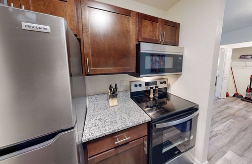 Janesville Apartamento | Spacious One Bedroom Serviced Apartment