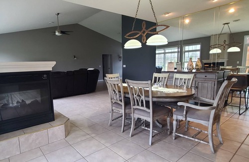 Starbuck Casa | Spacious one-level family friendly, tranquil backyard with boat access.