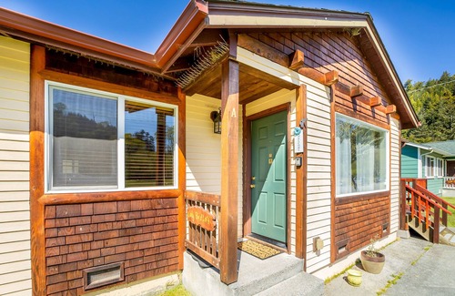 Orick Cabina | Spacious Outdoorsy Retreat w/ Free WiFi, Gas Grill, Large Deck & Ideal Location
