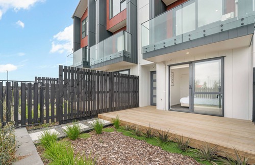 Auckland Central Business District Casa | Spacious Parkview 3-Bedroom Villa with garage Unit 45