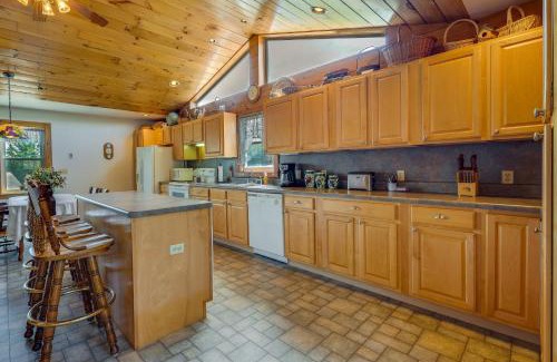 Dagus Mines Casa | Spacious Pennsylvania Vacation Rental with Backyard