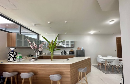 Danao City Condominio | Spacious Penthouse in Cebu City w/ Stellar Views