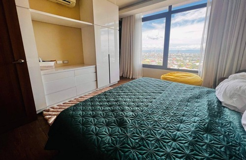 Danao City Condominio | Spacious Penthouse in Cebu City w/ Stellar Views