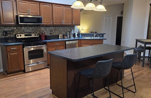 Spring Hill Casa | Casa Completa y Hermosa, Amigable para Perros | 3 Habitaciones, 2 Baños