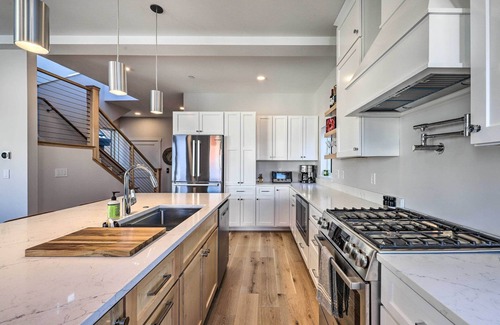 East Bayside Casa | Spacious Portland Home: Walk Downtown!