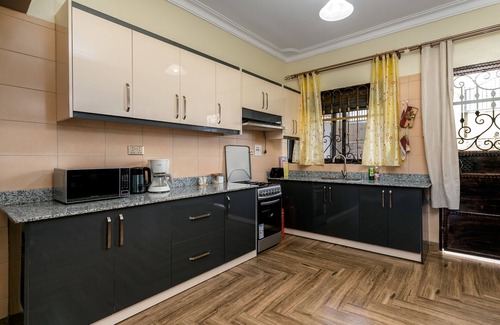 Entebbe Casa | Spacious & private family vacation rental that meets you comfort and relaxation.