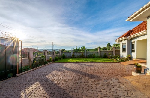 Entebbe Casa | Spacious & private family vacation rental that meets you comfort and relaxation.