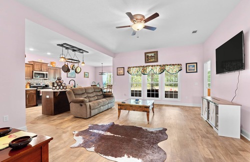 Statesboro Casa | Spacious & Private Getaway Minutes to Statesboro!