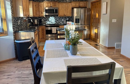 Eagle River Casa | Spacious Private Home w/ Mountain Views, 7 P Hot Tub, Lg Patios, 4Bed, Sleeps 12