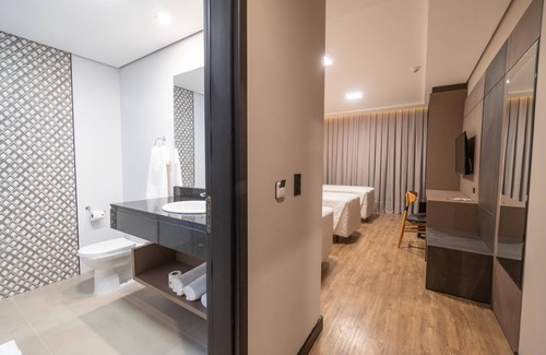 Foz do Iguacu Hotel | Spacious Quadruple Room – A Family-Friendly Stay for 4 Guests w/Style & Comfort