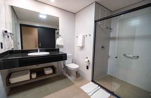 Foz do Iguacu Hotel | Spacious Quadruple Room – A Family-Friendly Stay for 4 Guests w/Style & Comfort