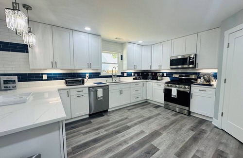 Willoughby Hills Casa | Spacious Relaxing Luxury 4-5BR Near DT Willoughby, Cleveland, & Lake Erie