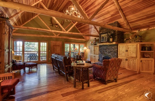 Lake Placid Cabina | Spacious Residence on Lake Placid Lake with Hot Tub!