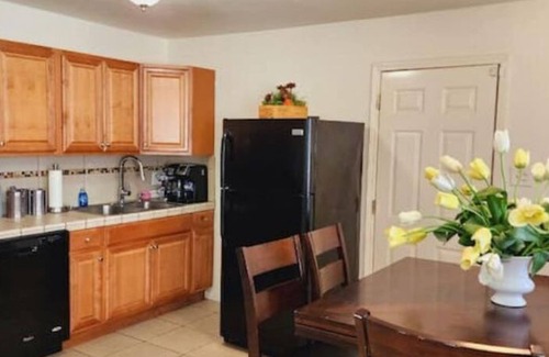 Hanford Casa | Spacious Retreat 4 Bdr House!