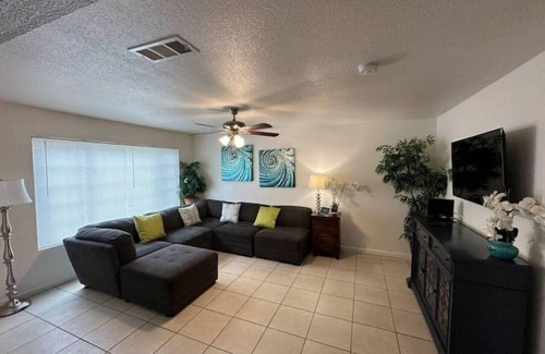 Hanford Casa | Spacious Retreat 4 Bdr House!