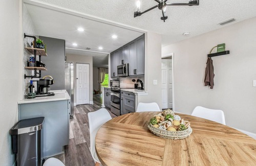 Port Tampa City Casa | Spacious Retreat near Picnic Island Beach: Hot Tub, Deck, Pet & Family-Friendly