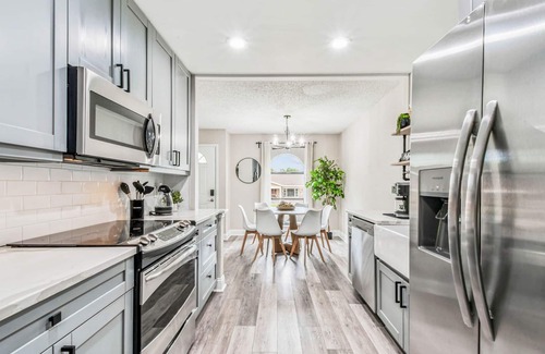 Port Tampa City Casa | Spacious Retreat near Picnic Island Beach: Hot Tub, Deck, Pet & Family-Friendly