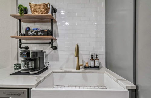 Port Tampa City Casa | Spacious Retreat near Picnic Island Beach: Hot Tub, Deck, Pet & Family-Friendly