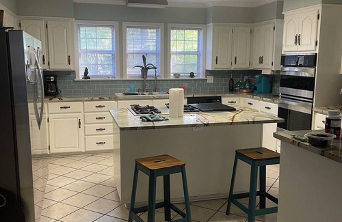 West Monroe Casa | Spacious Retreat with room for large groups! 2 living areas and a large kitchen.