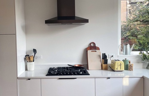 Logan Square Apartamento | Spacious Retro Apartment in Logan Square